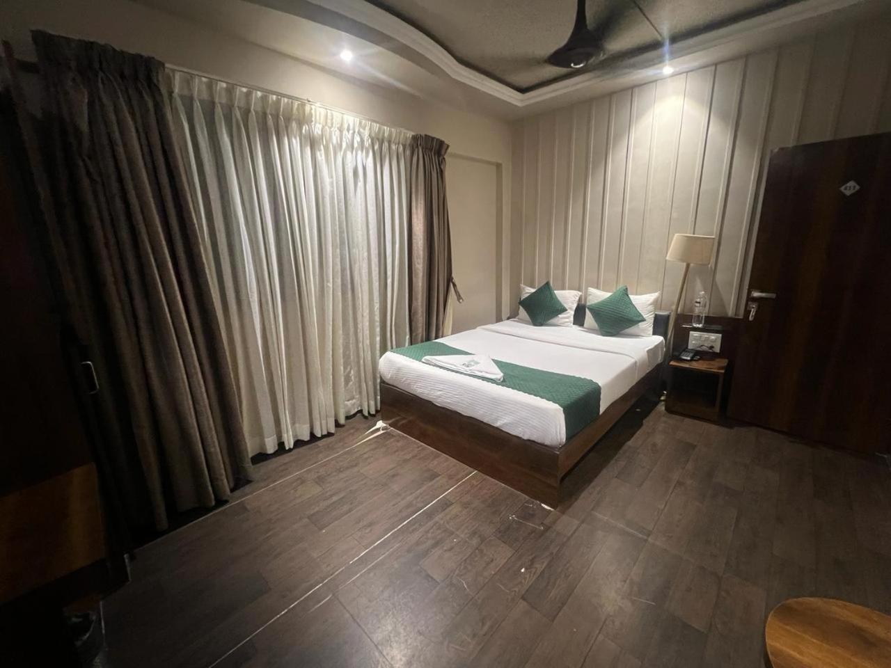Hotel The Nanashree Grand Pune